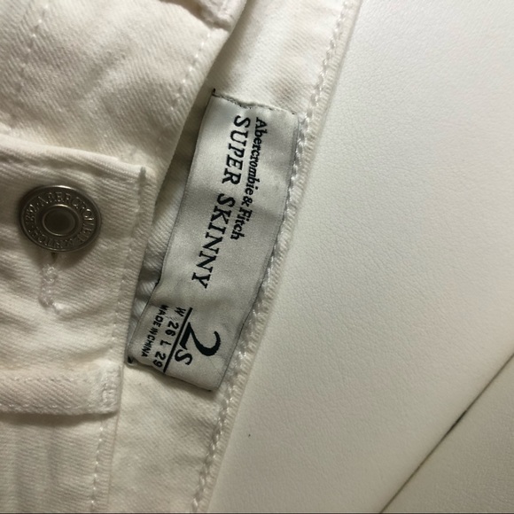 A&F Super Skinny White Jeans - Picture 4 of 5